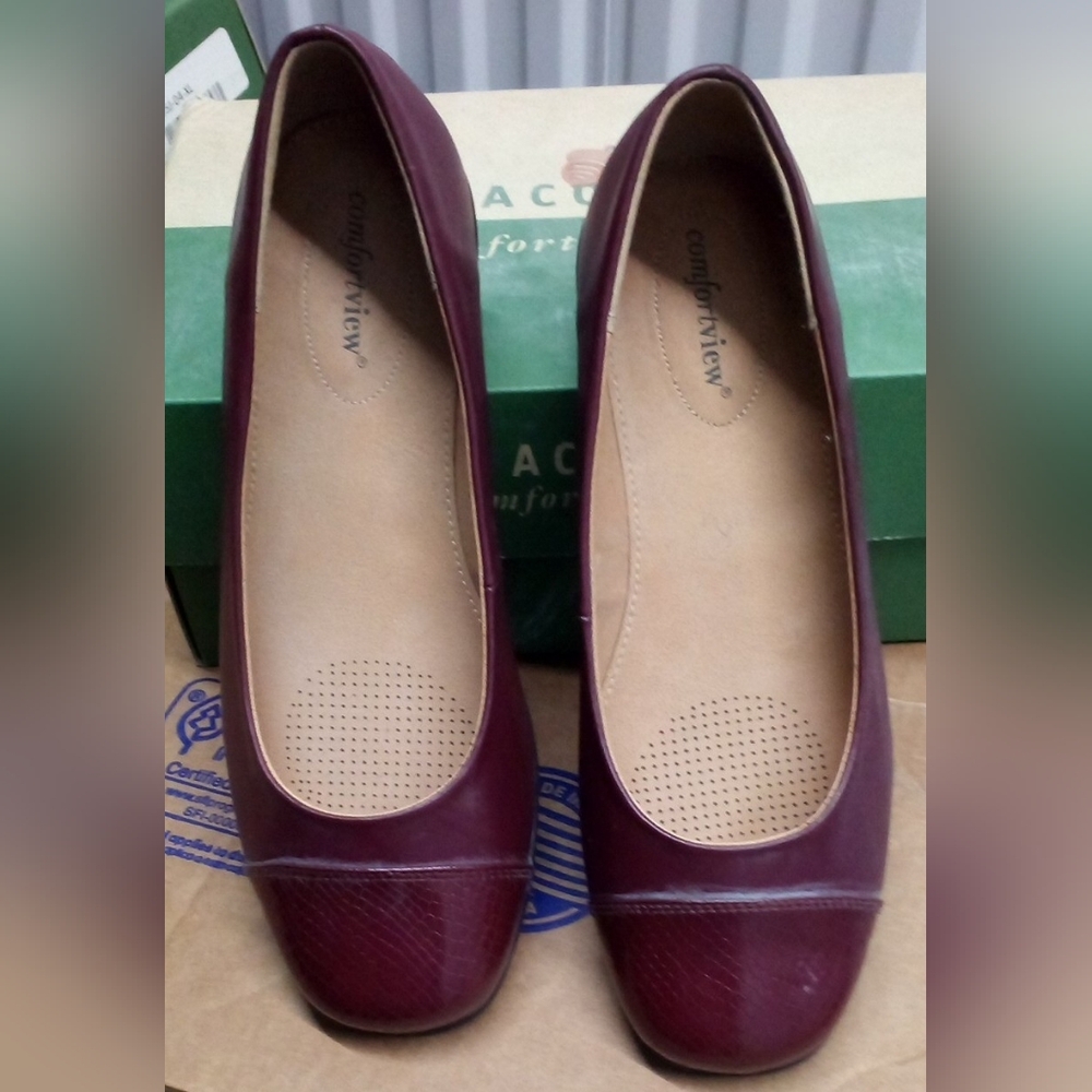 Comfort View Ballerina Flats Size 9WW (Rare)